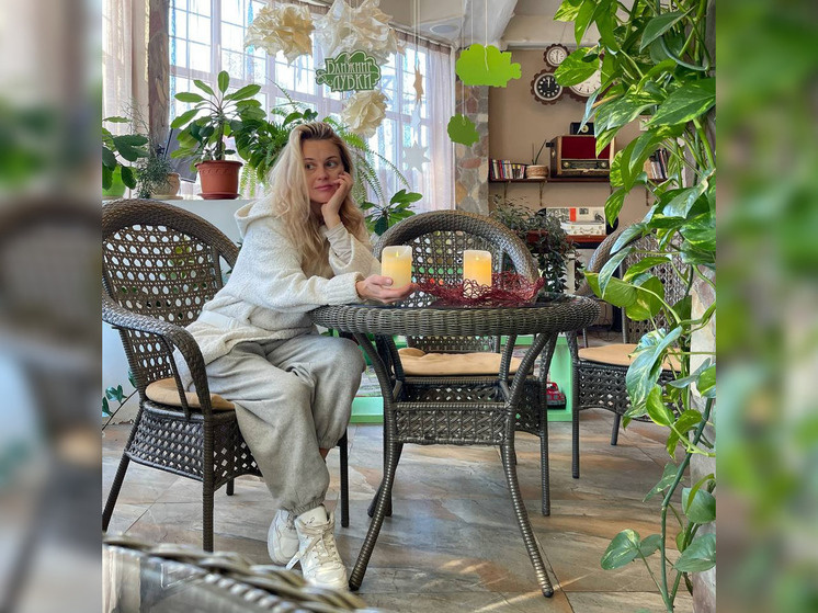     Актриса считает, что спектакль получился правдивым, но при этом ироничным. Фото: telegram-канал Анжелины Карелиной