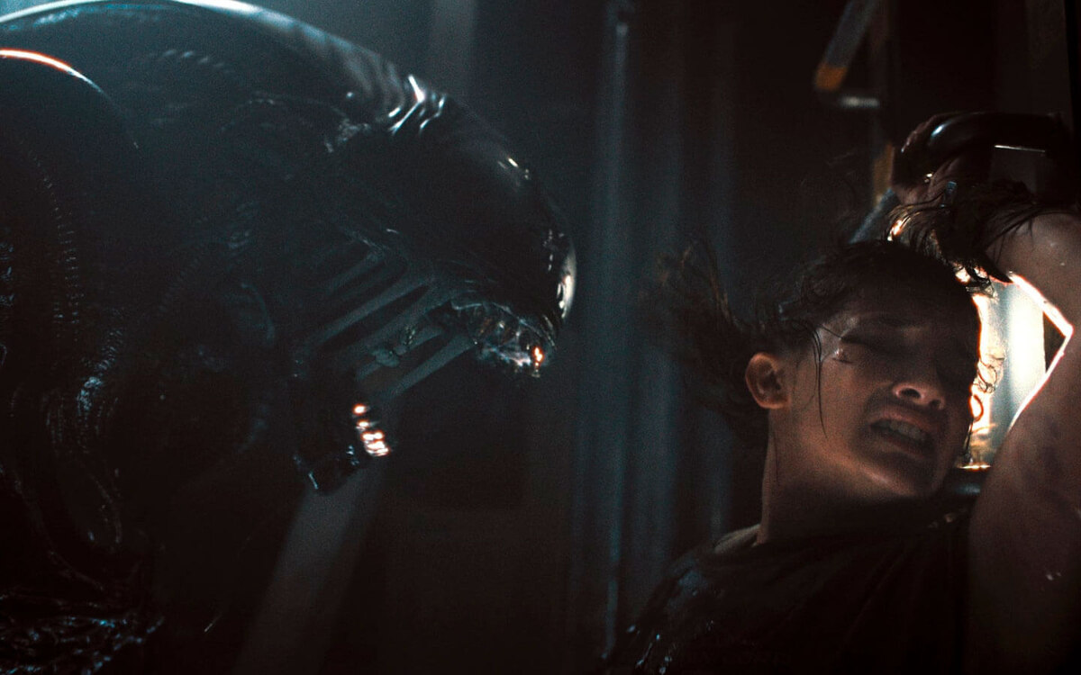 Рейтинг 7.0 на Кино Поиске . Боевик, фантастика, ужасы. 