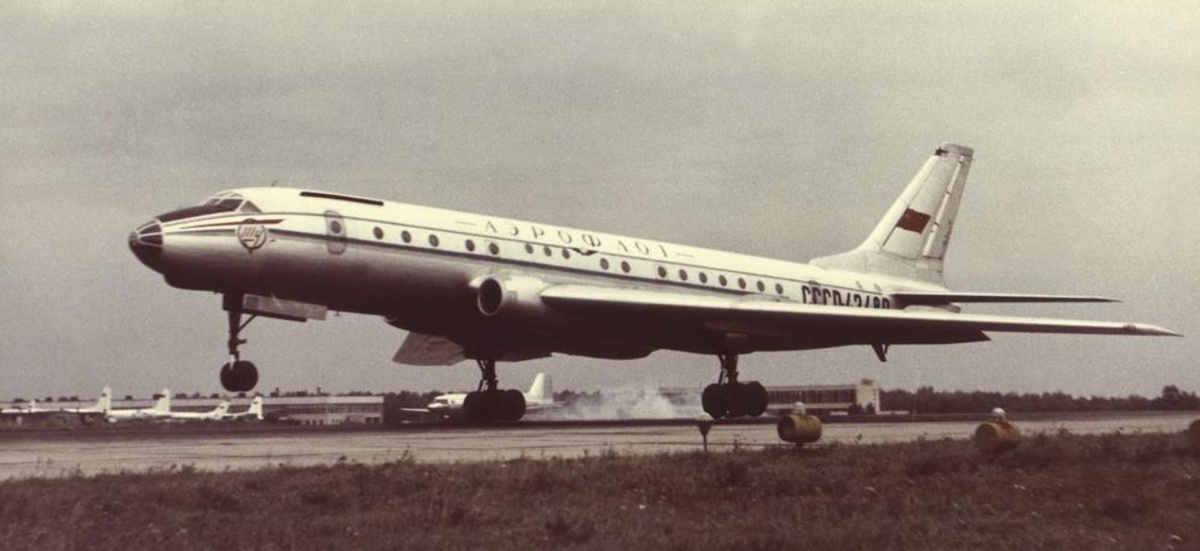 Ту-104