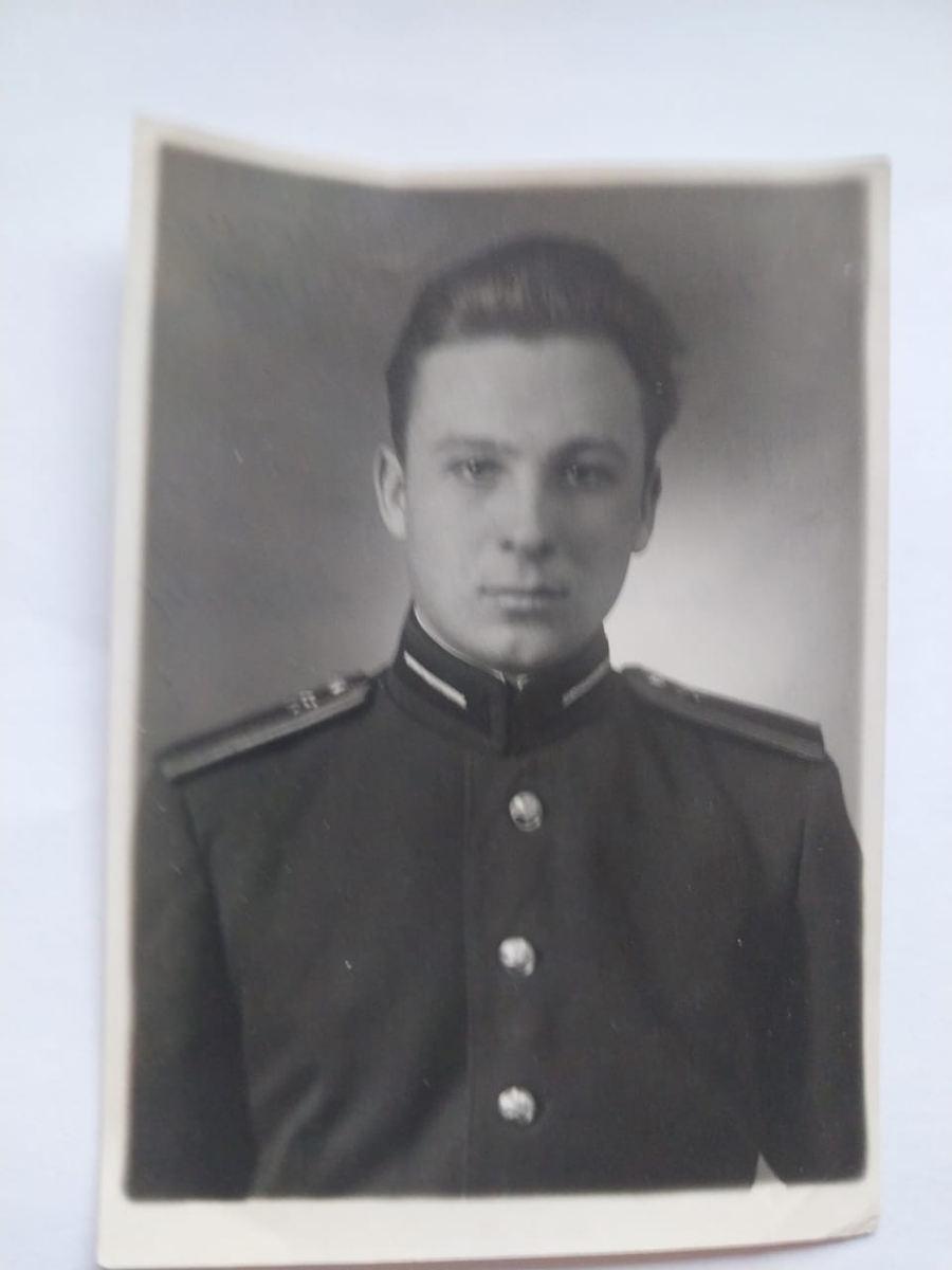    Слушатель !-го кУрса Инженерного факультета Академии ( май 1953 года ),, АВТОР СТАТЬИ..  ПУБЛИКАЦИИ