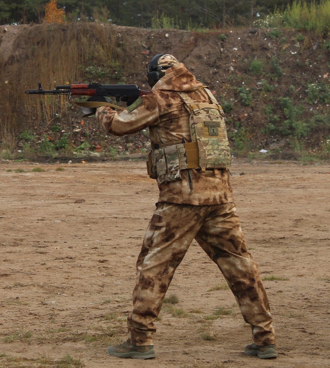 Инструктор проводит пока