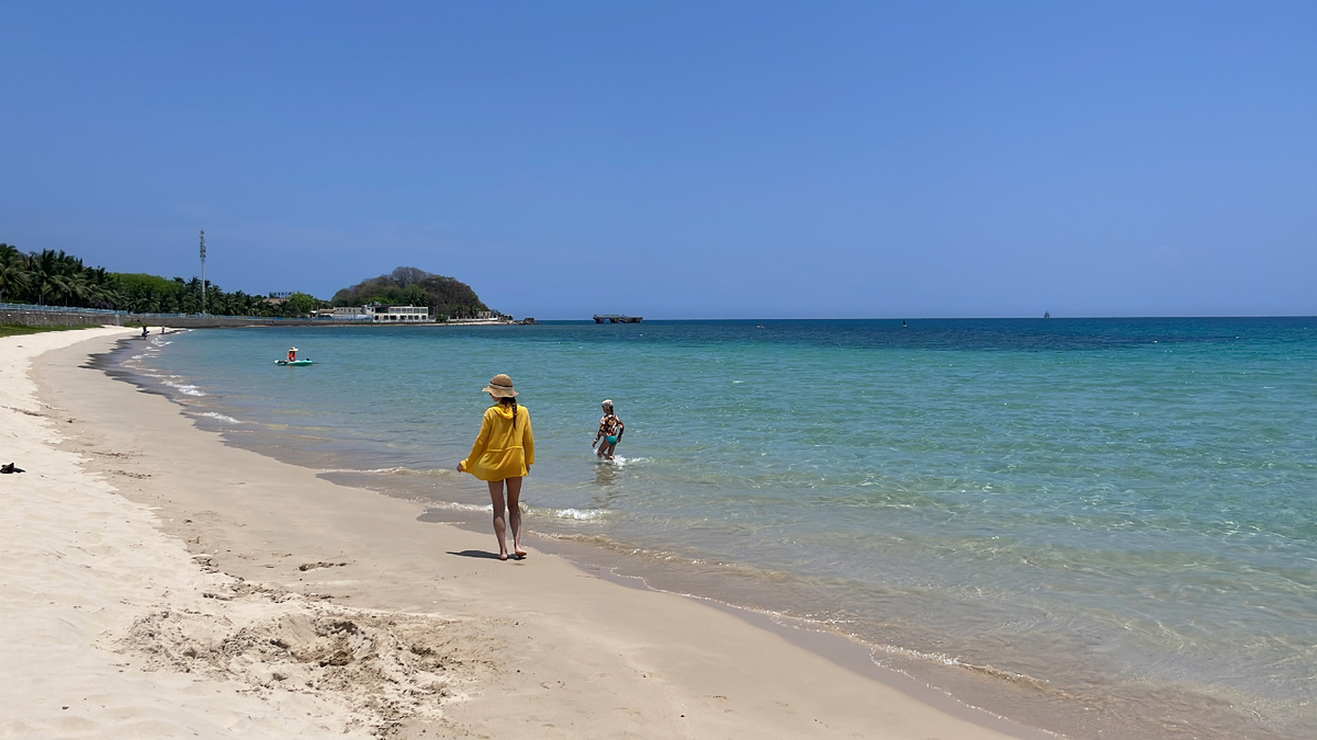 На пляже о Хайнань в Китае