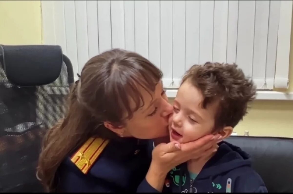    Волгоградский СК в честь Дня матери поделился видео с леди следователями