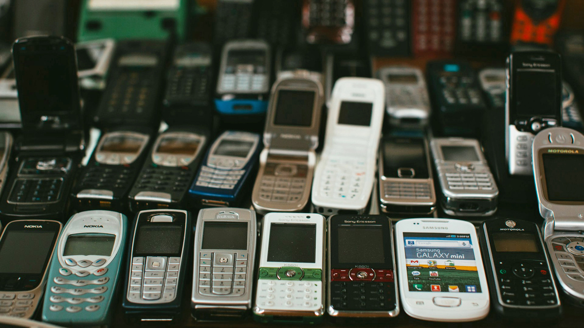 Почему не исчезли кнопочные телефоны?