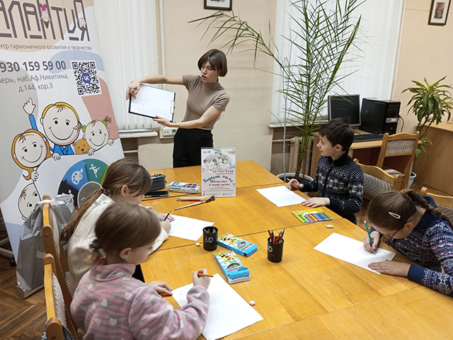 Хвостатую заботливую маму рисовали на мастер-классе в библиотеке Горького в Твери