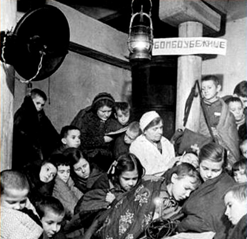 Бомбоубежище времен Великой Отечественной войны. Архивное фото