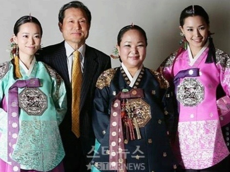 Благополучная корейская семья (фото из открытых источников в интернете) 