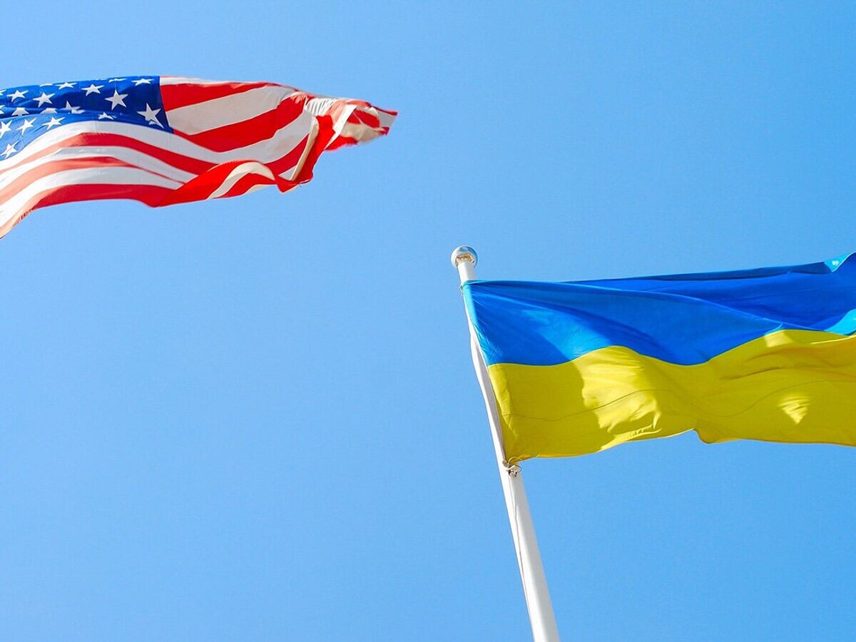    %Флаги США и Украины© fotolia.com / YuI