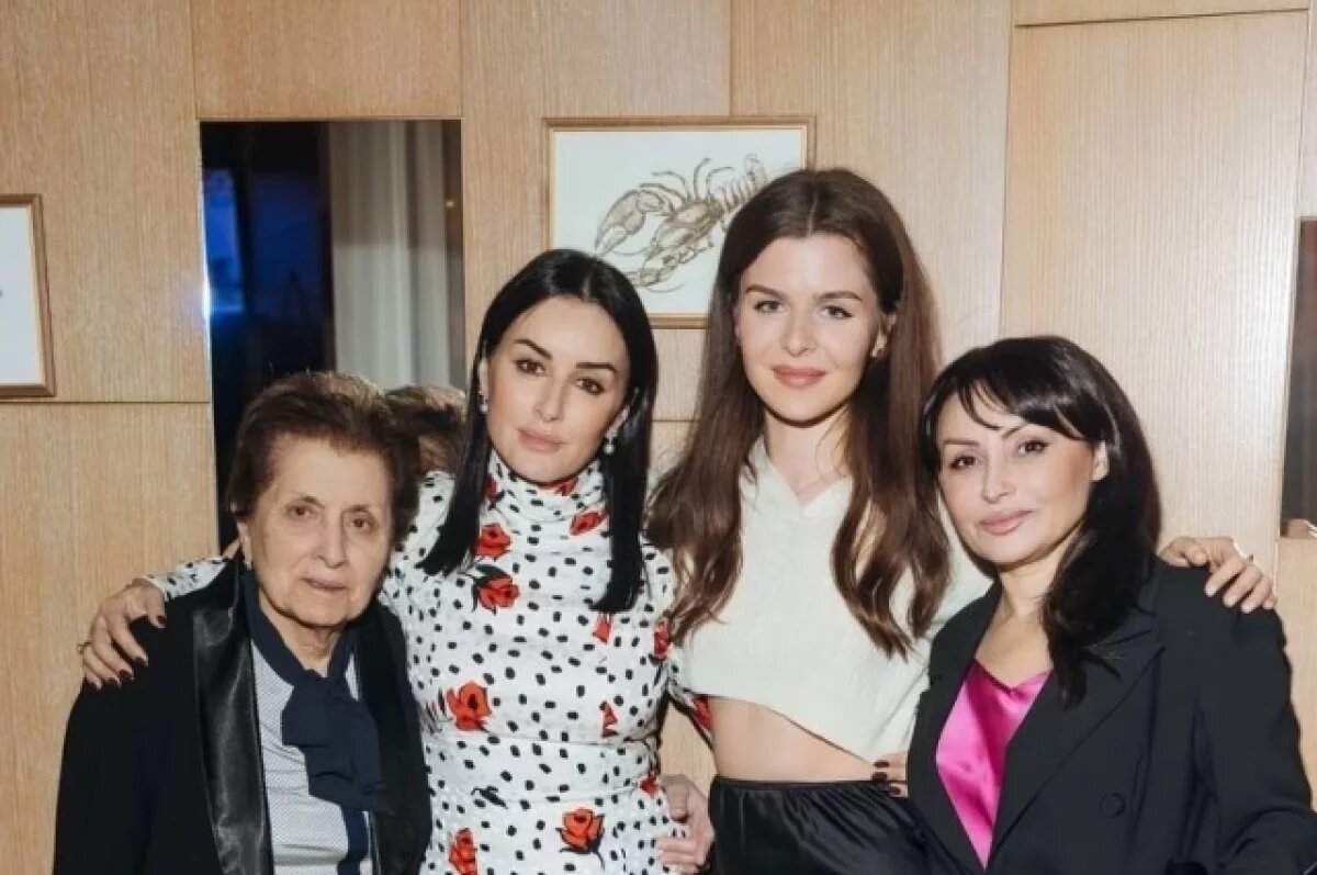    Тина Канделаки сообщила о смерти матери