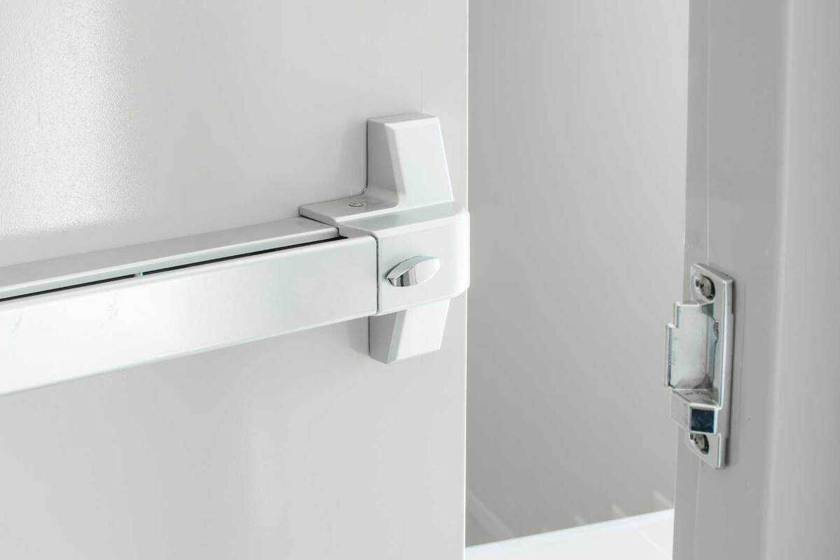 Все, что нужно знать о противопожарных дверях EIW 30