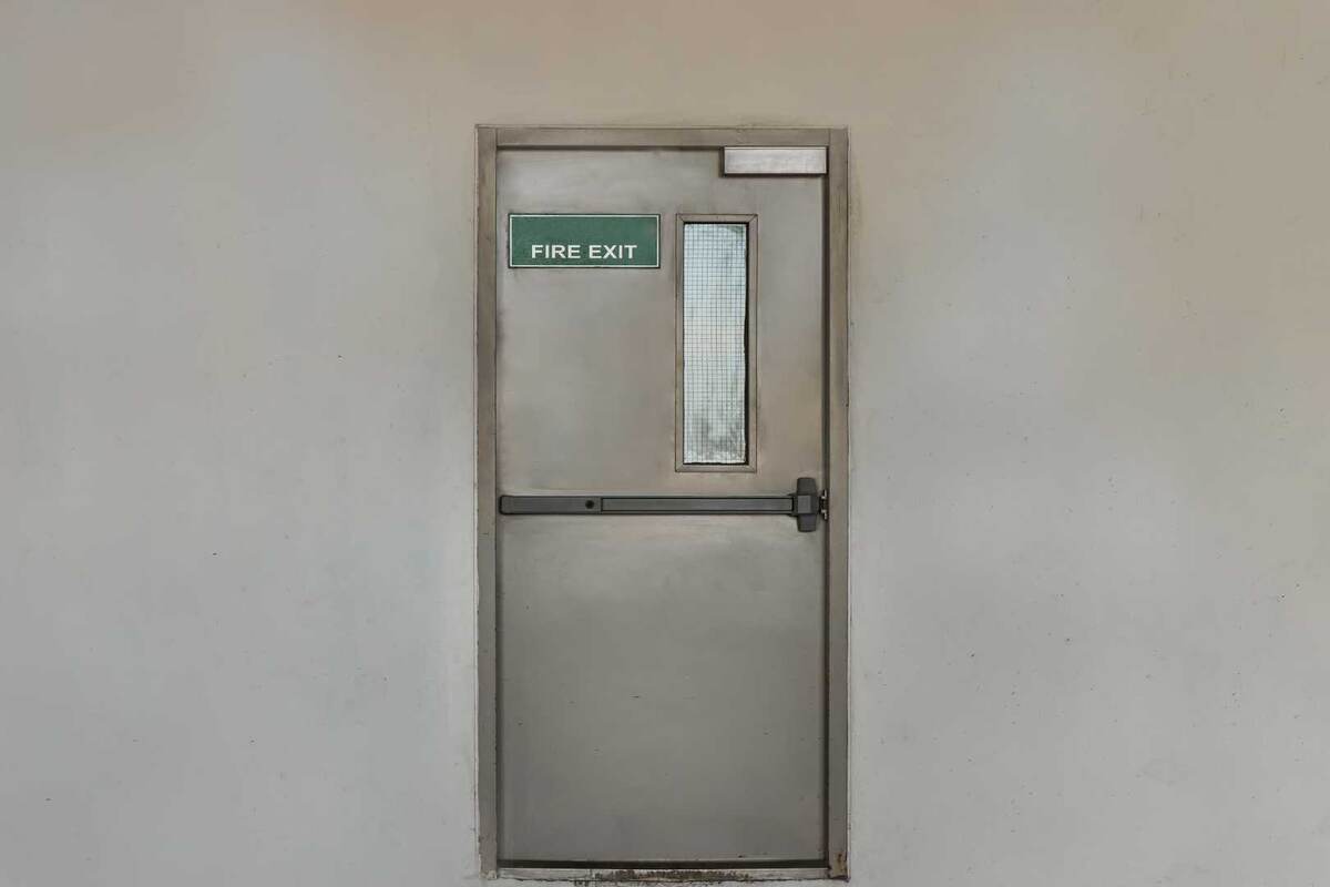 Применение противопожарных дверей eiw 30