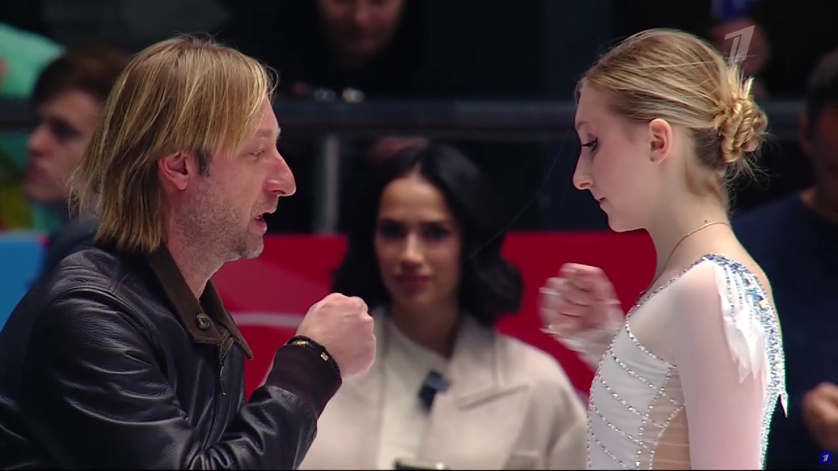 Между Плющенко и Муравьевой известный профиль. Фото: Первый канал