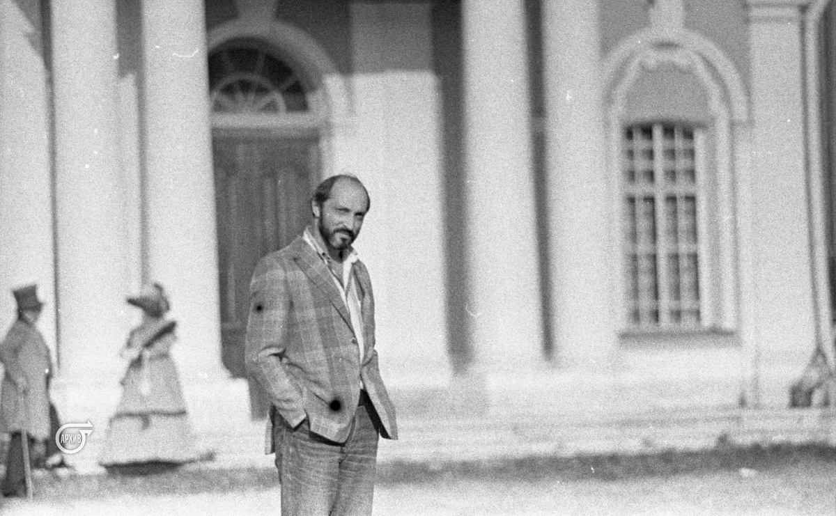 Михаил Козаков на съемках своего фильма «Петербургская фантазия» по повести А. С. Пушкина «Пиковая дама». Ленинград, Петропавловская крепость, 1987. Источник: сообщестов ВК «Жизнь в Петербурге»