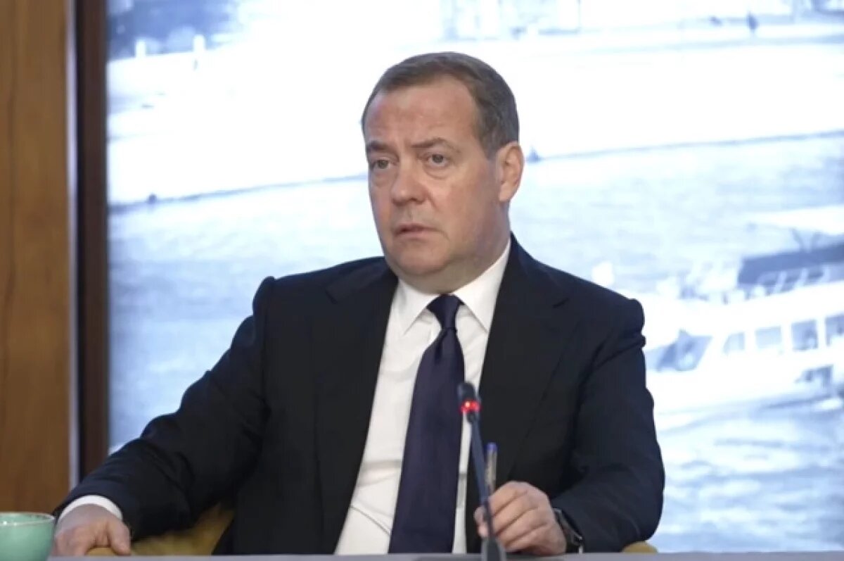    Медведев после удара «Орешником» посоветовал Западу остановить помощь Киеву