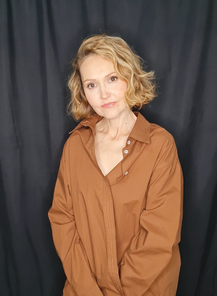 Я. Немножко злая, но держусь😁