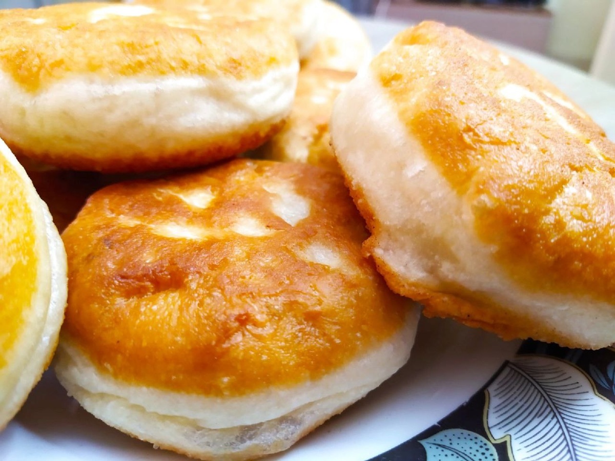 Вот такие румяные, воздушные и нежные аккуратные пышки получаются по этому рецепту.