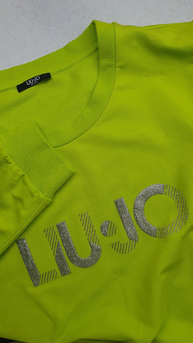 Состояние идеальное, видно, что даже не стирали ни разу