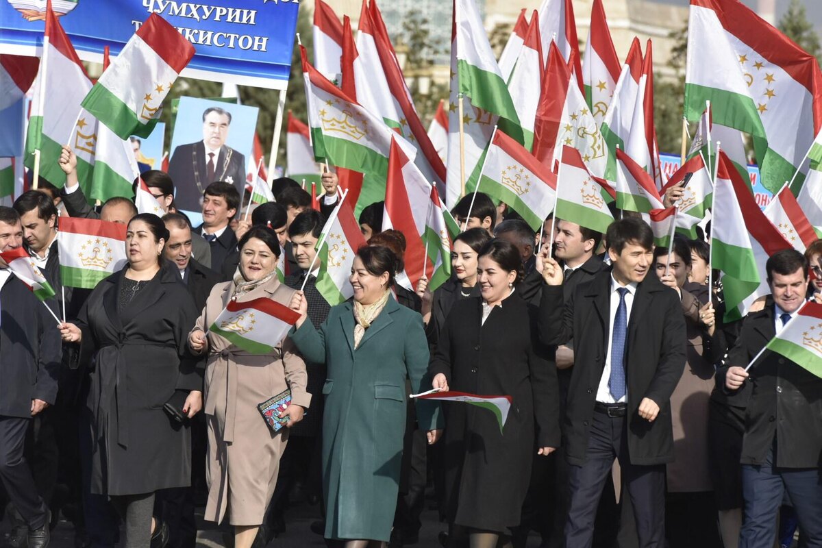 С древнейших времен флаг был символом государственности, величия и гордости, чести и достоинства в истории человечества.