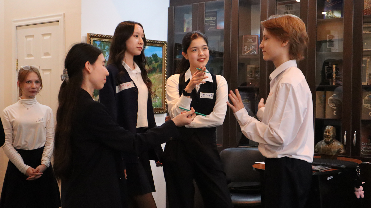 сценка буллинга, которую придумали школьники (Автор фото: Алина Асадилова (sonagi.)