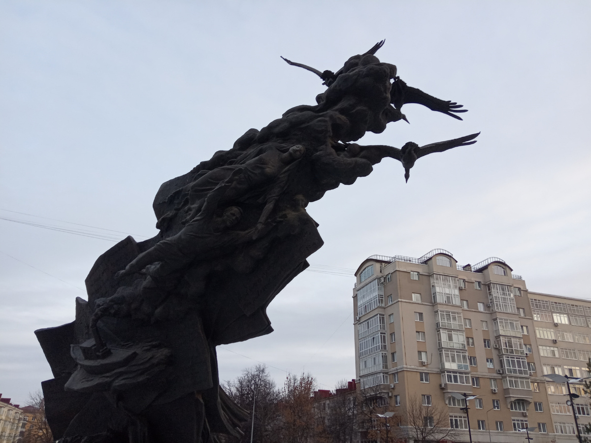 На первый взгляд фотографии кажутся одинаковыми , но в каждой есть отличия