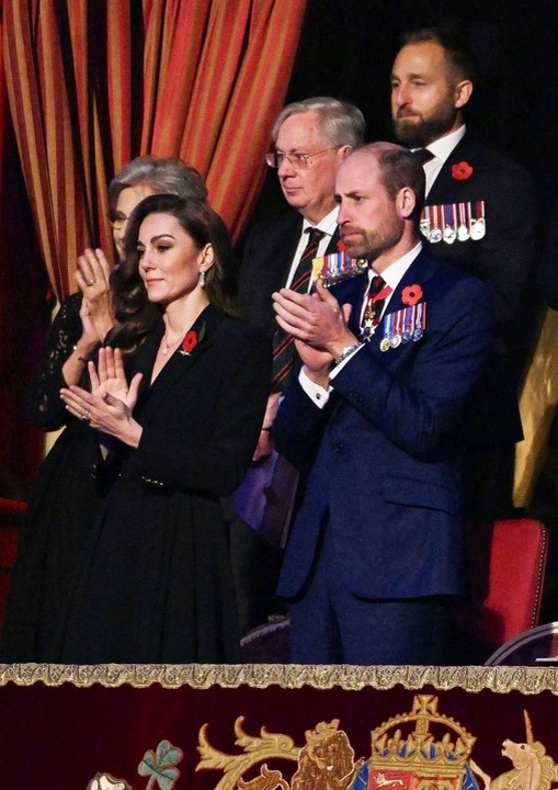 За все нужно платить. Даже королевским особам.