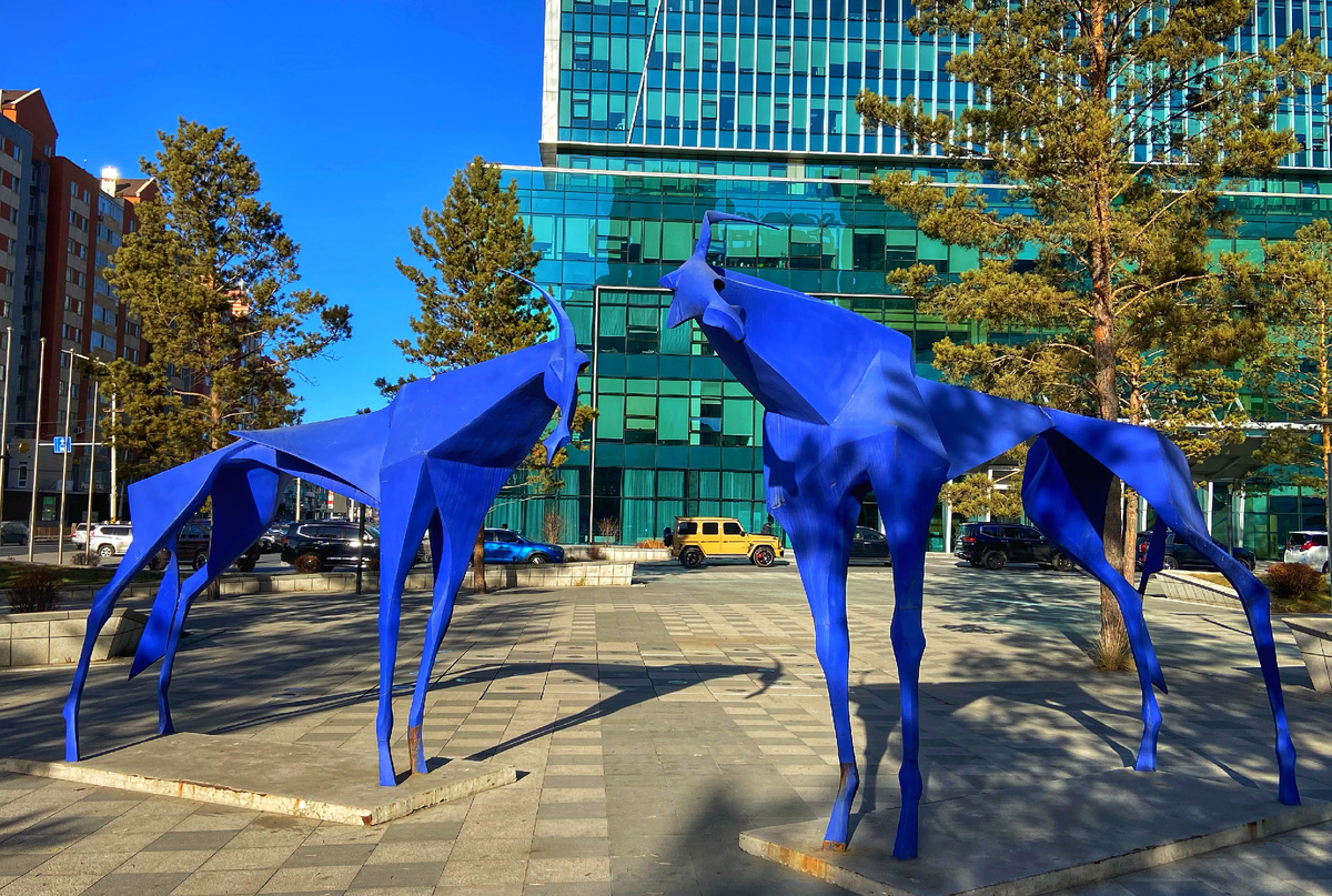 Скульптуры других неведомых мне парнокопытных ...