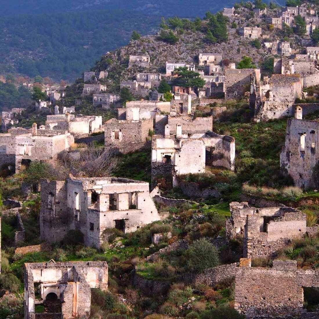 Турецкий заброшенный город Каякёй. Источник: Яндекс картинки