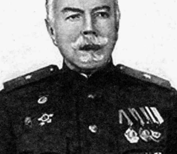 В 1916 он предложил ракеты для стрельбы с направляющих, будущие "Катюши".Был 4 раза арестован, 2 раза уволен из армии, авторство было забыто