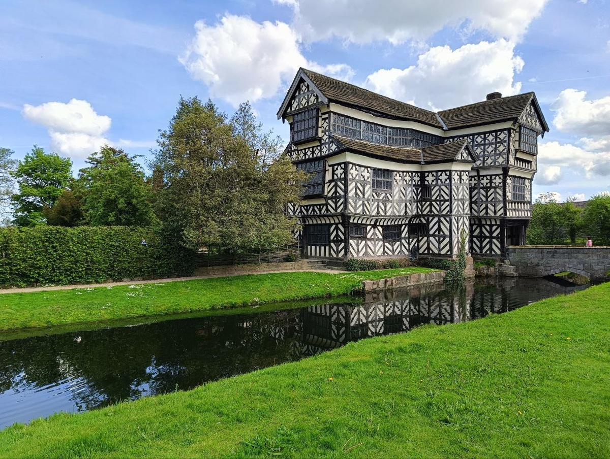 Мортон Холл