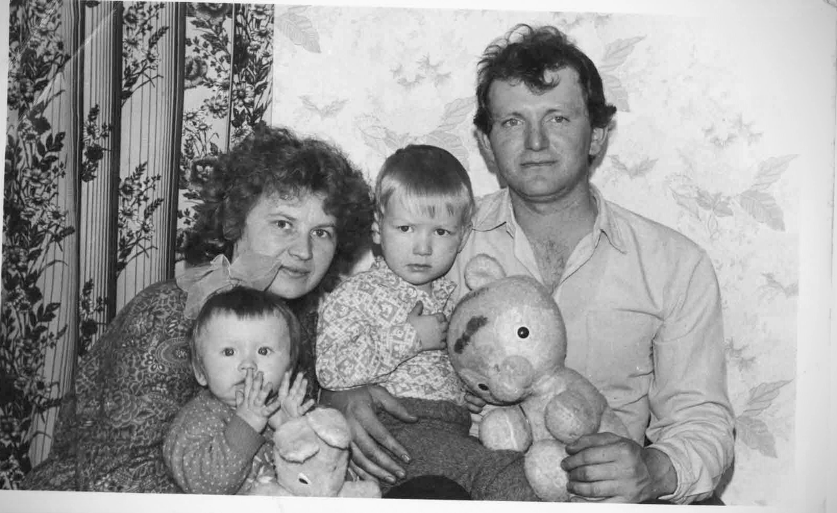 Обратите внимание: Сава похож на меня маленькую, а Егор (на мой взгляд) - на моего брата