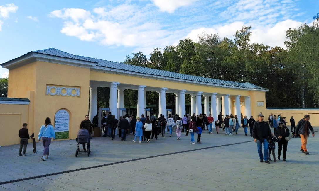 Центральный вход в парк. Источник: фото автора