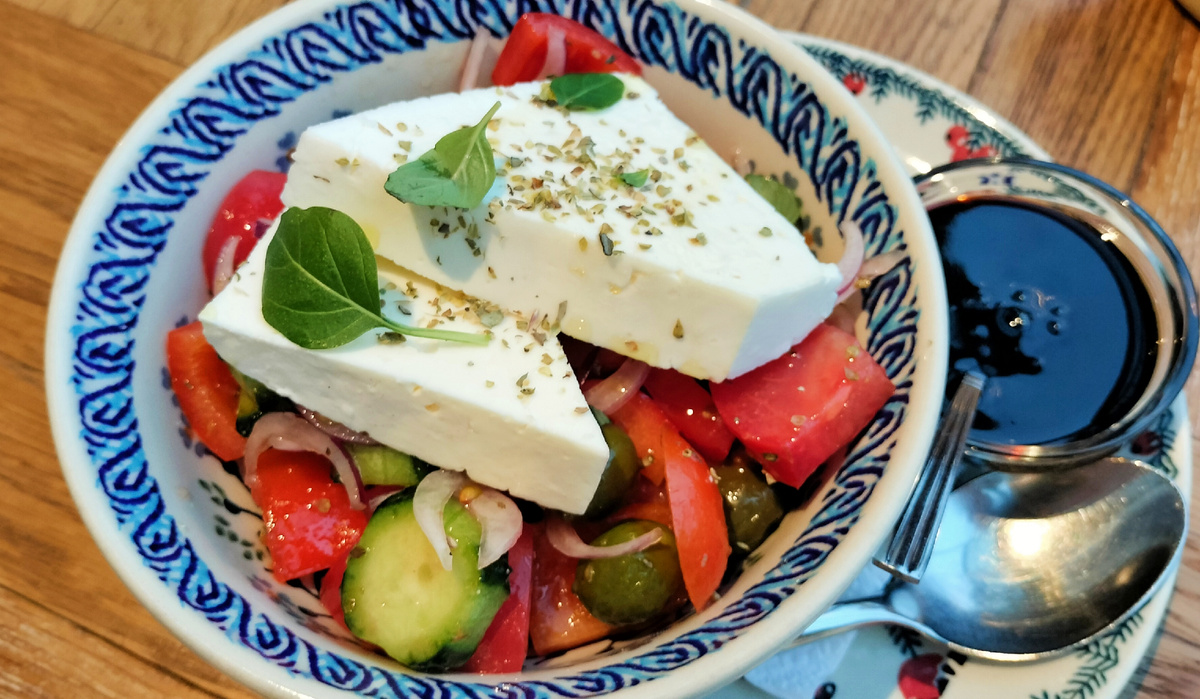 К нему дали очень интересный соус