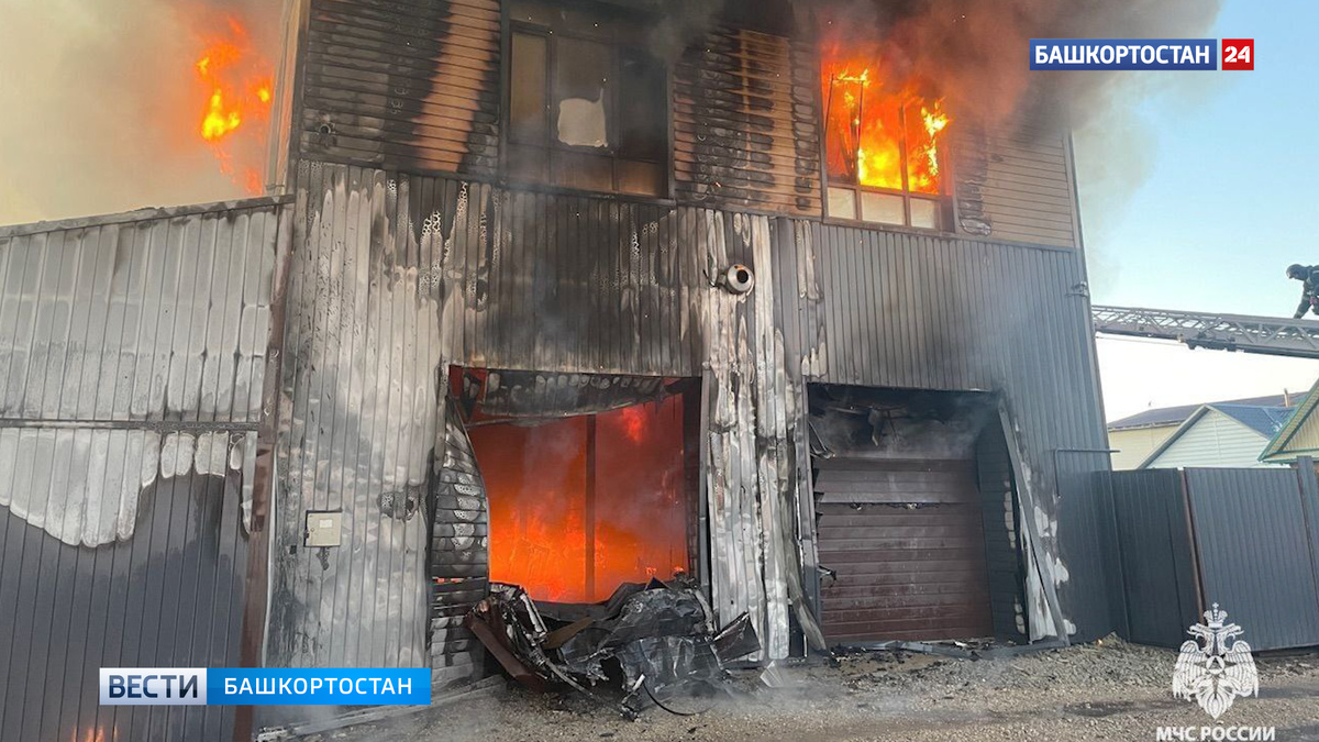    В Башкирии многодетный отец получил ожоги, спасая ребенка с женой из горящего дома