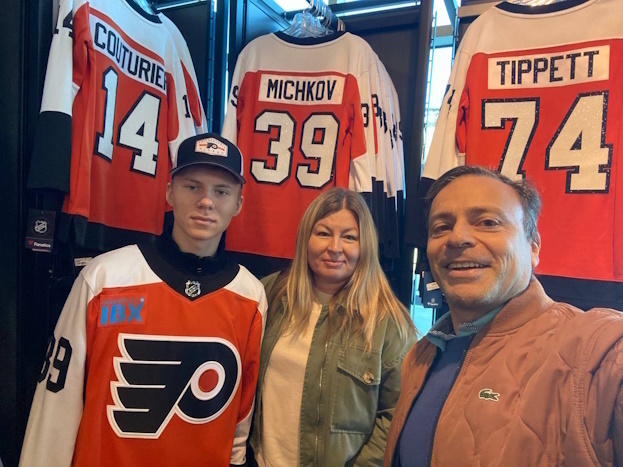    Брат Матвея Мичкова Прохор с мамой Марией.Игорь Рабинер