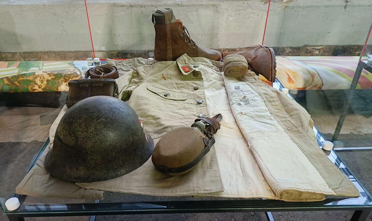 "Шестая" витрина.