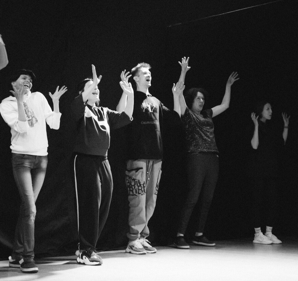 Фото с занятий по актёрскому мастерству и ораторскому искусству в студии DRIVE в Москве