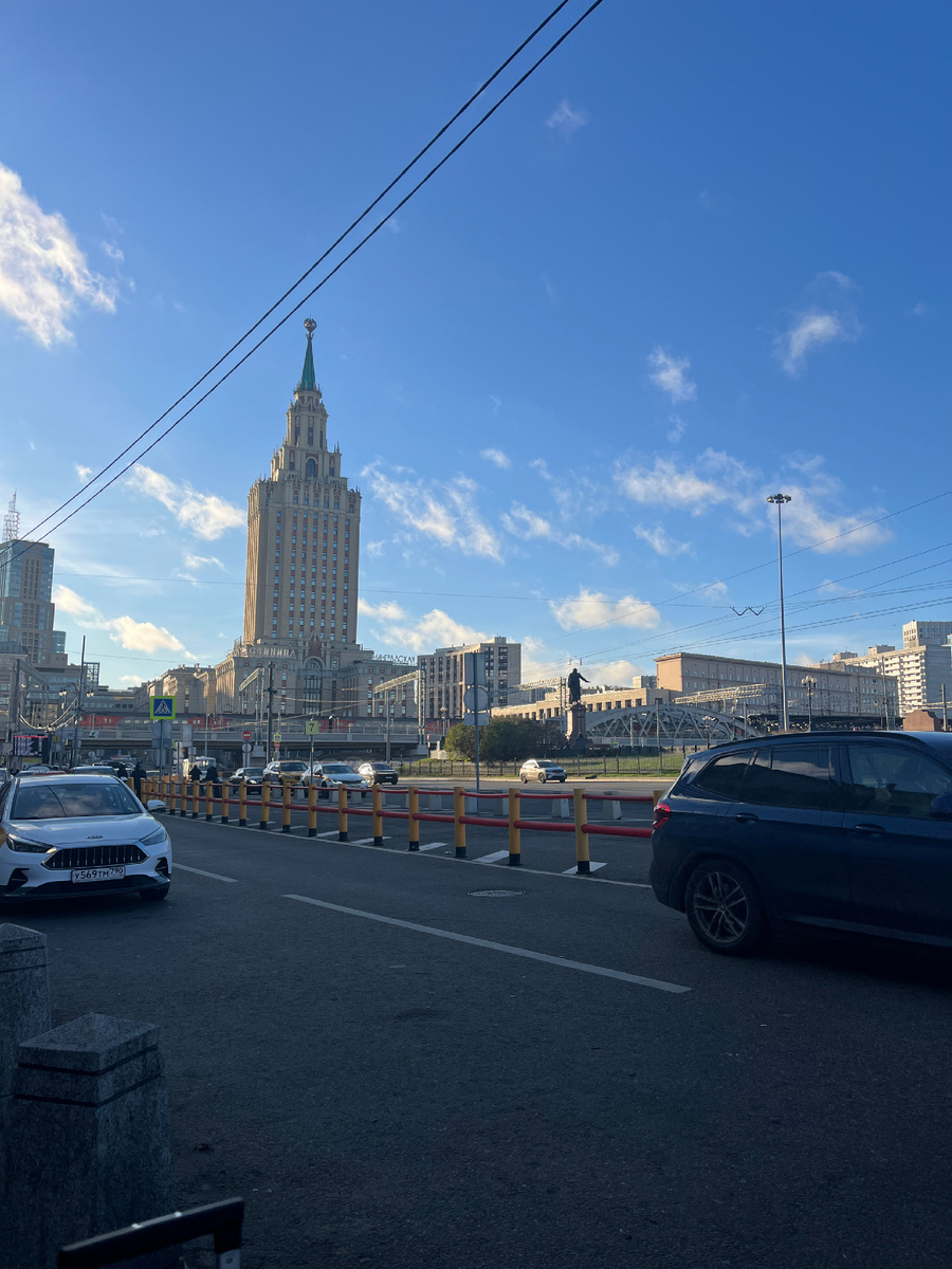 Не то чтобы не люблю Москву, но не наш город во многих смыслах