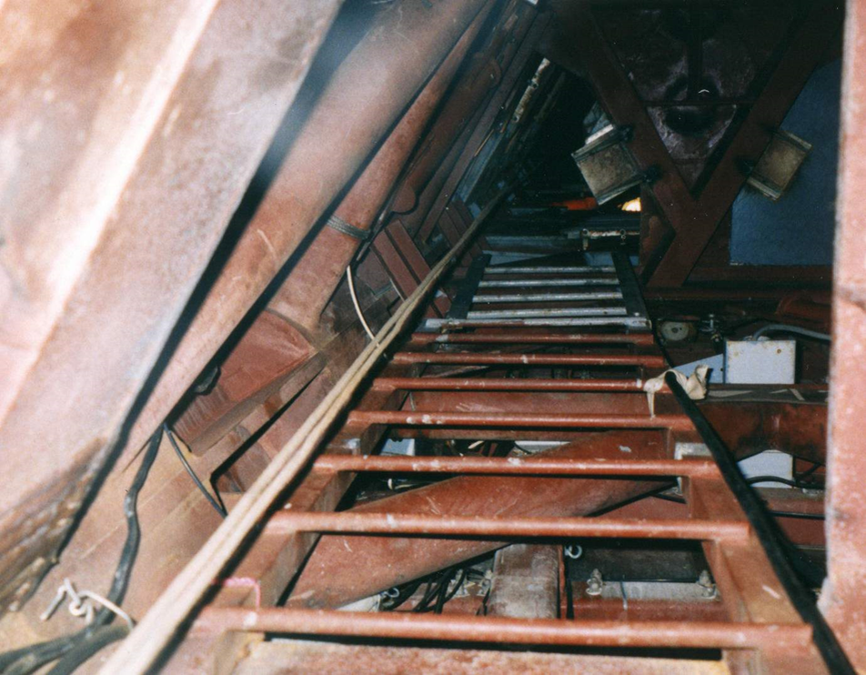 Вертикальные лестницы внутри Монумента. Фото автора