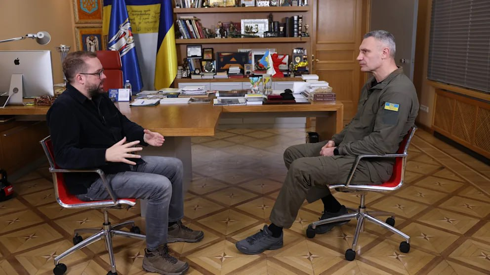 Интервью с Кличко. Удивительно, как Пауль хоть что-то понял в разговоре с ним.