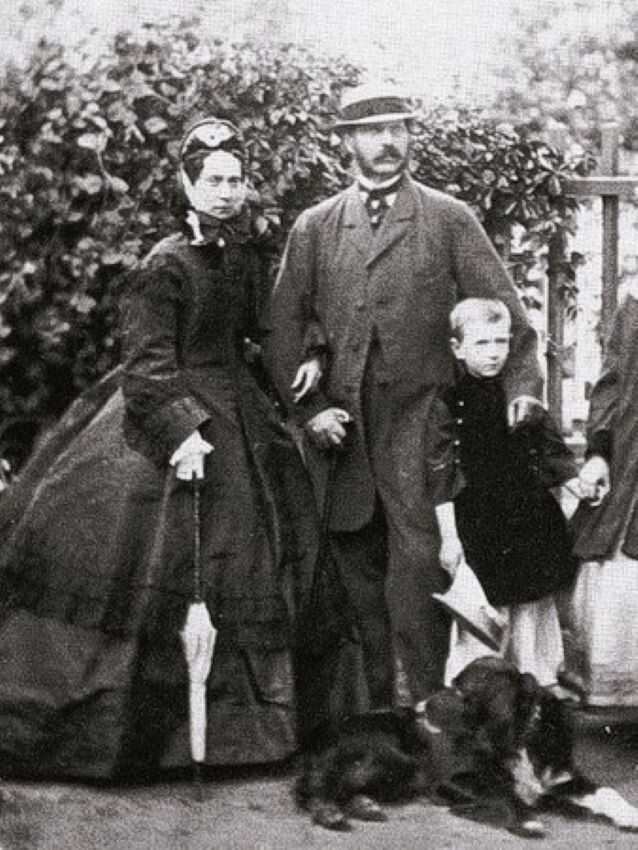 Сергей Александрович с отцом Александром II и матерью Марией Александровной