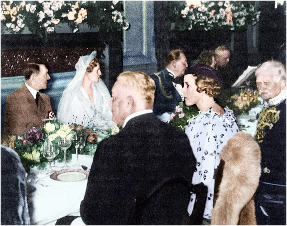 Празднование: сестра Филиппа Софи, справа, напротив Гитлера на свадьбе Геринга в 1935 году (с золотой тесьмой) на кадрах из документального фильма Channel 4