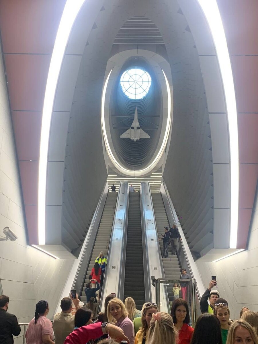 Стремлюсь как самолет к вершинам риэлторства)