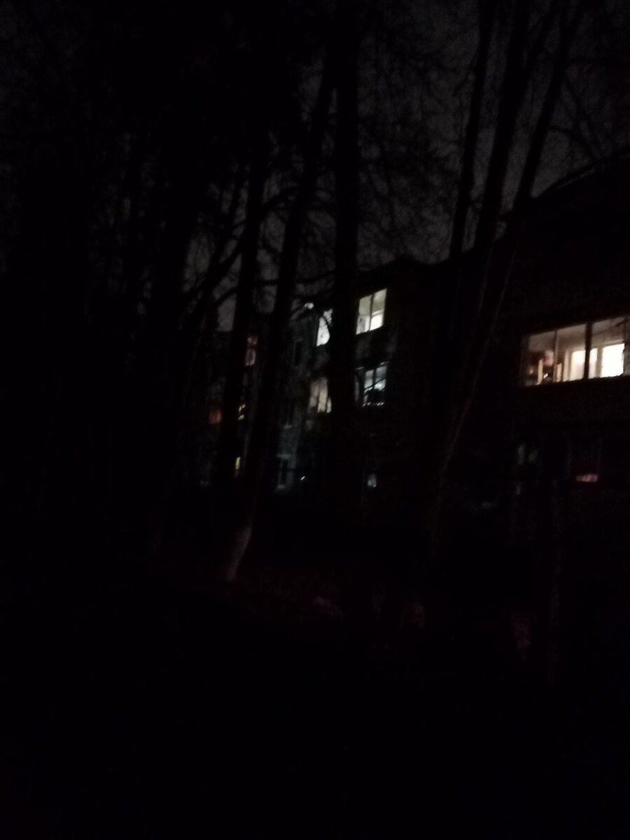 хорошие дворы, но освещения маловато, с другой стороны чуток есть только