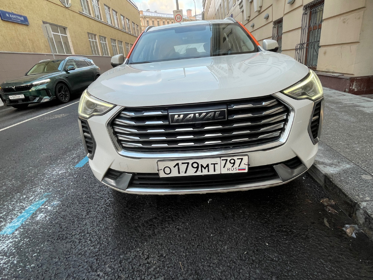 Агрессивная решётка радиатора смотрит на тебя как гопник в подворотне: 'Есть чё? А если найду?