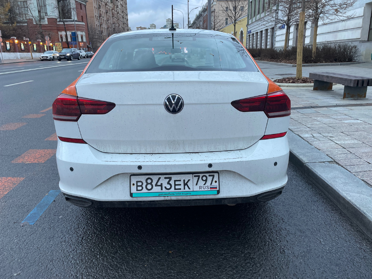 Задние фонари - единственная деталь, где дизайнеры не экономили. Жаль, их всё равно никто не догонит