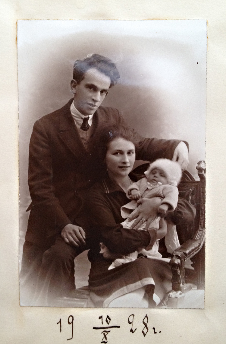 С родителями М. Н. Давидовичем и Л. И. Ратнер