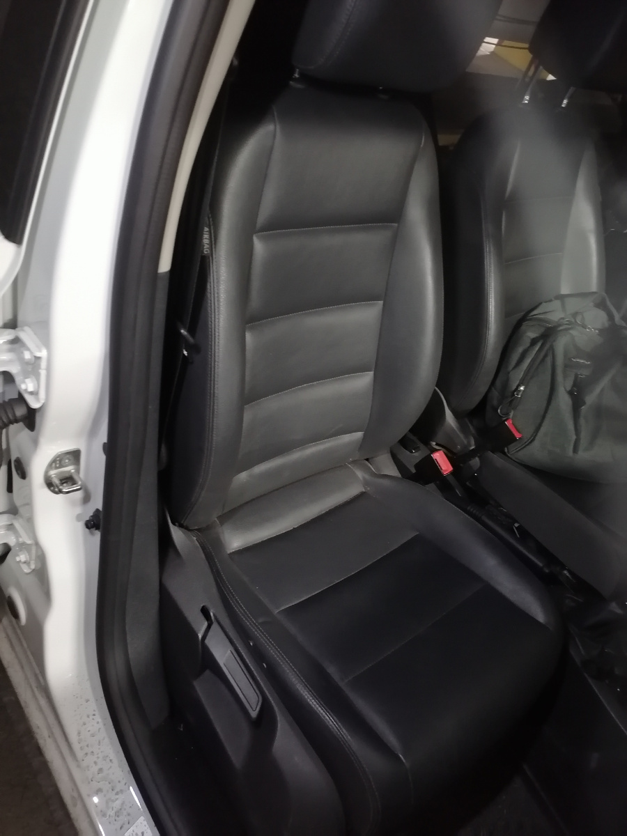 Вид на сиденья справа