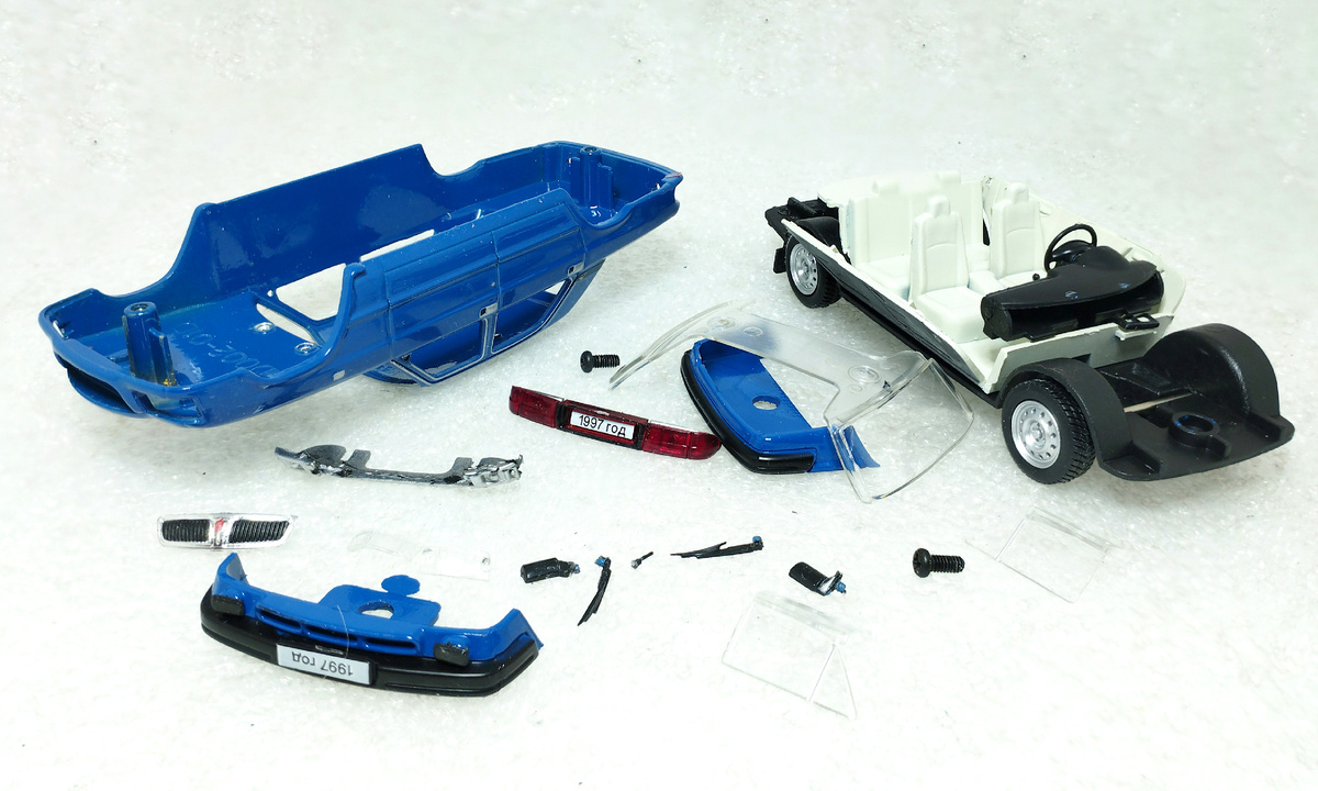 Рис. 2. Модель автомобиля ГАЗ-3110 «Волга» от фирмы «Наш Автопром» в разобранном виде