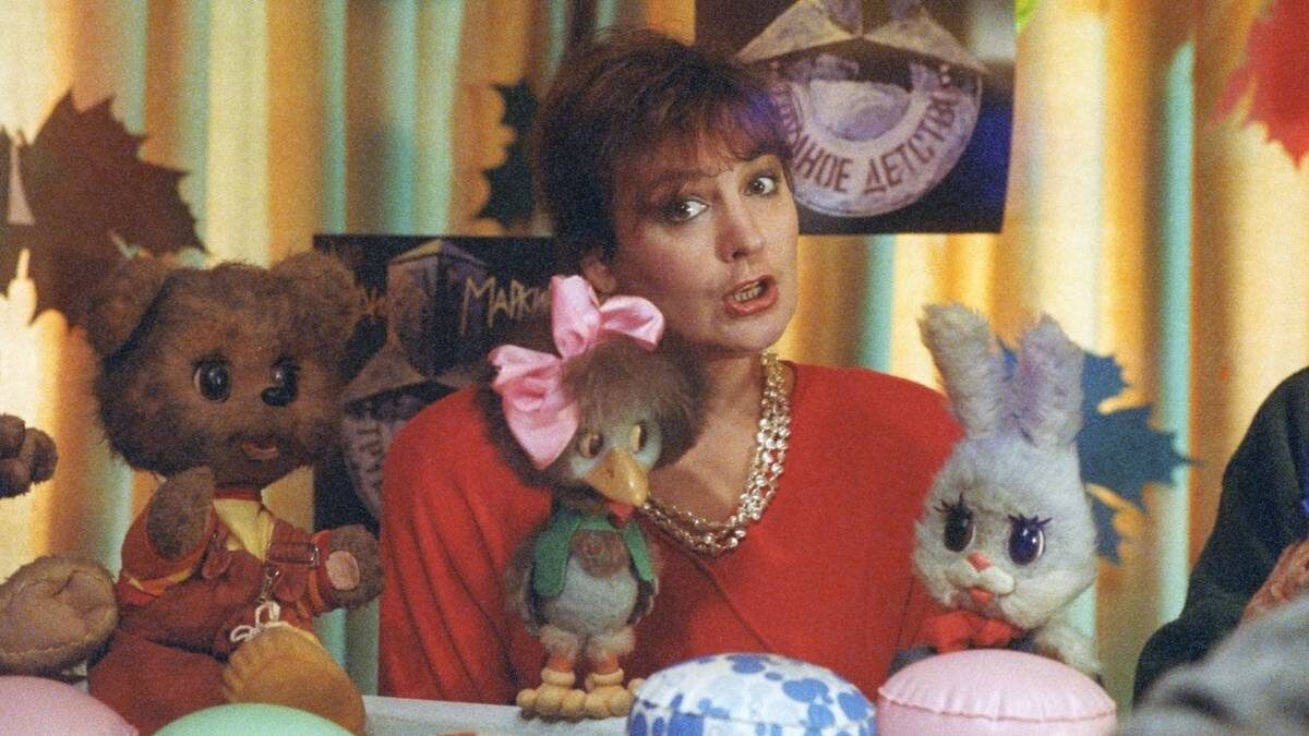    Ведущая «Спокойной ночи, малыши!» Татьяна Судец и команда ее молодости: Мишутка, Каркуша и Степашка / Фото: Игорь Уткин / ТАСС