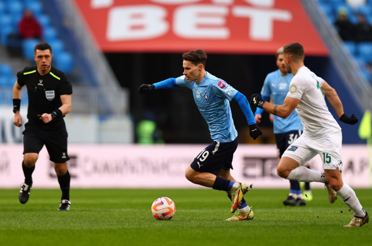 Арбитр Павел Шадыханов едва не повлиял на исход матча "Крыльев" с "Ахматом". Фото: ФК "Крылья Советов"